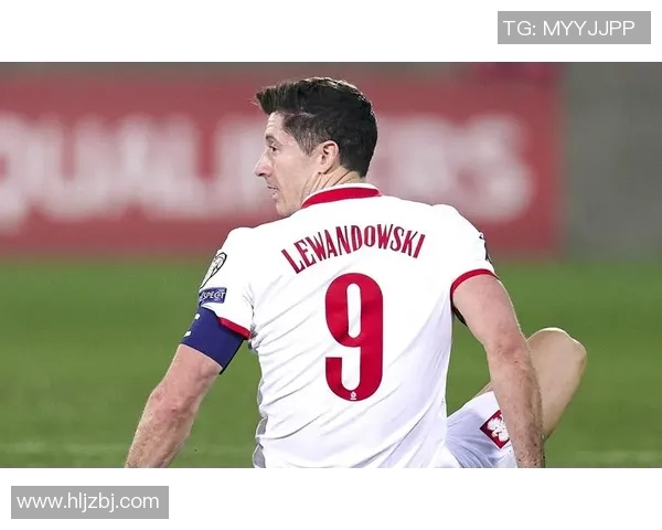 莱万领衔球队新篇章球迷期待他在赛场上的精彩表现与突破进球